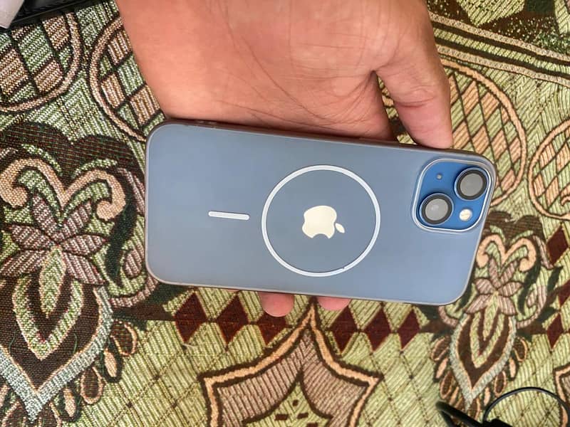 Apple iPhone 13 5