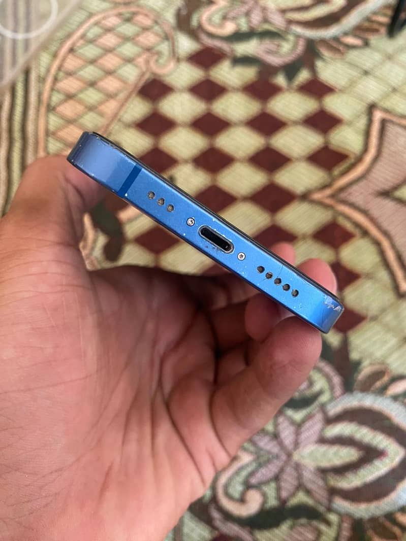 Apple iPhone 13 6