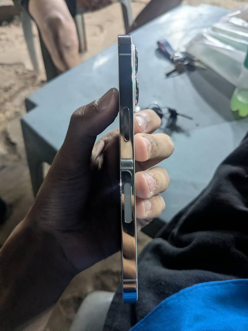 Apple iPhone 13 Pro 2