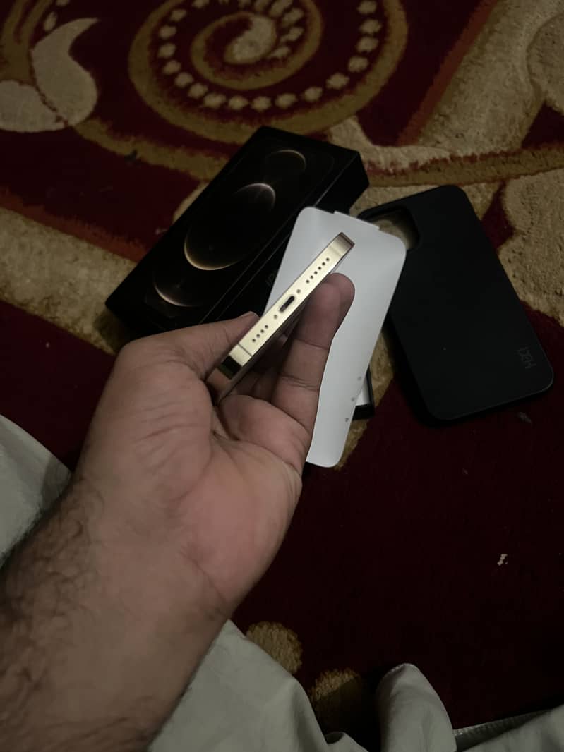 Apple iPhone 12 Pro Max 4