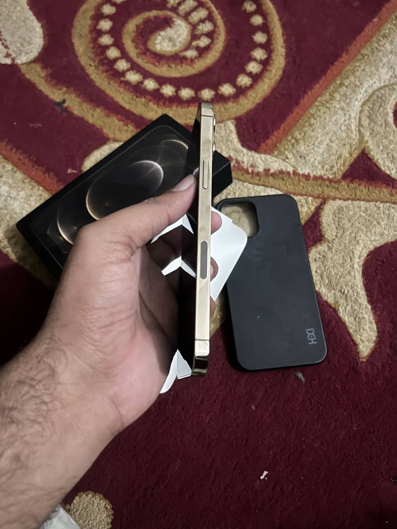 Apple iPhone 12 Pro Max 6