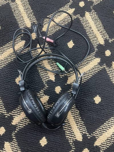 A4Tech HS-30 Stereo Headset with Mic – 1 Month Used (Like New)