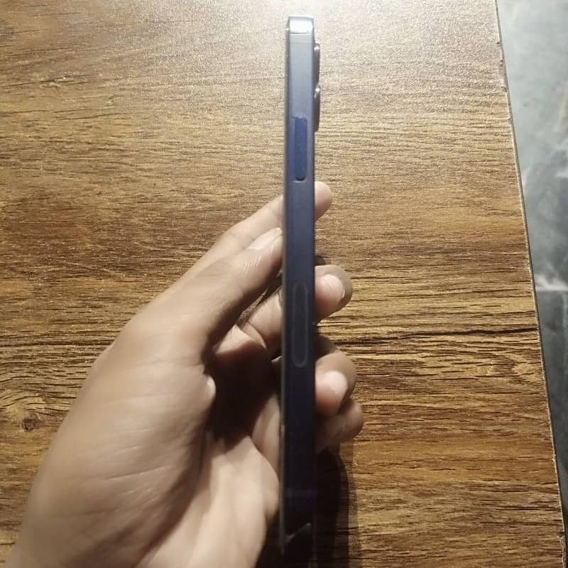 Apple iPhone 12 3