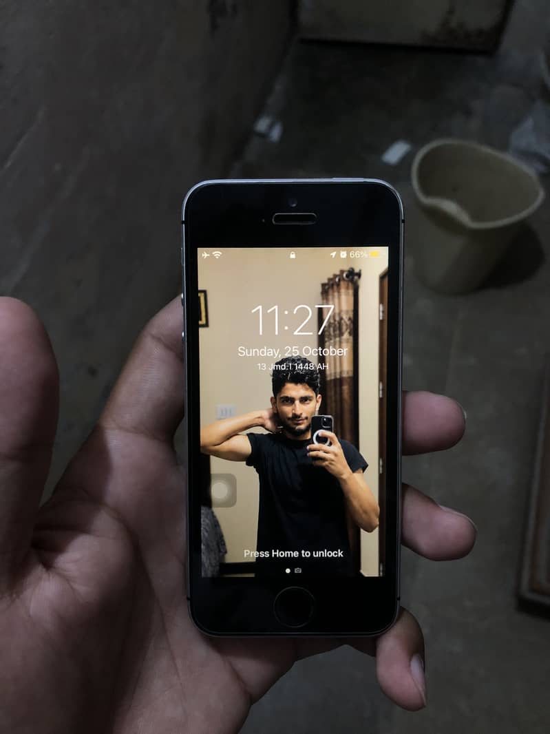 Apple iPhone se 2016 1