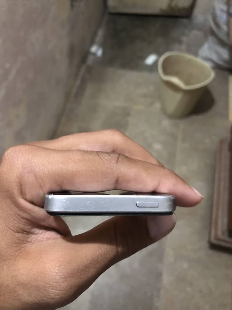 Apple iPhone se 2016 9
