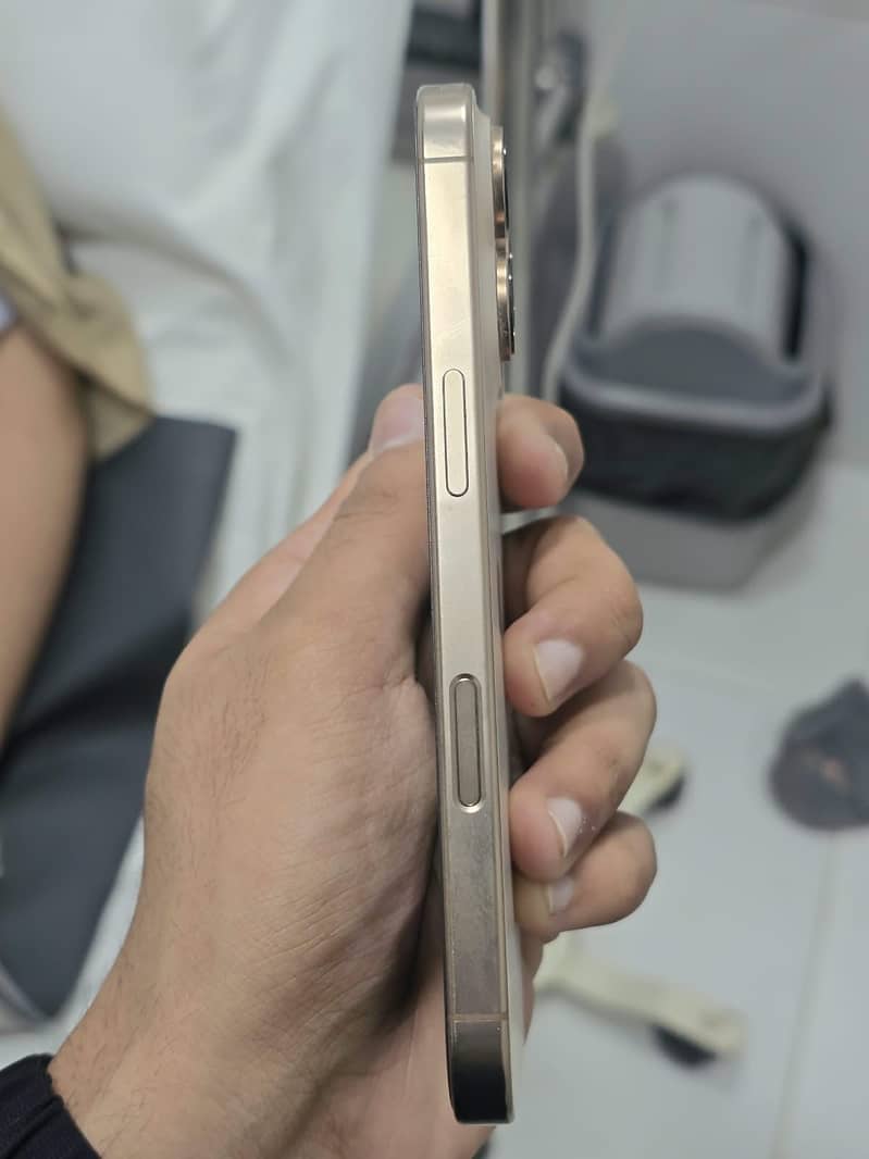 Apple iPhone 16 Pro 2