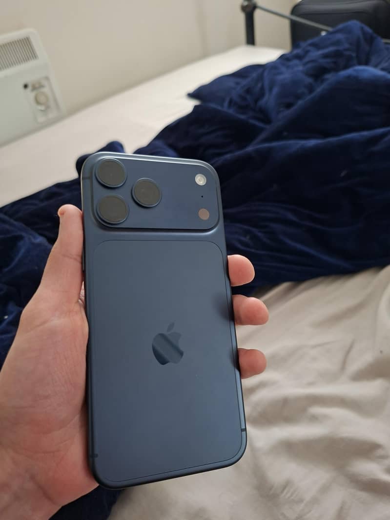 Apple iPhone 17 Pro Max 1