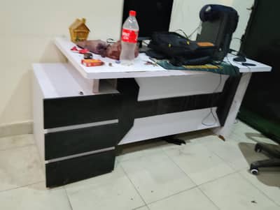 Office Table for Sale – Good Condition
