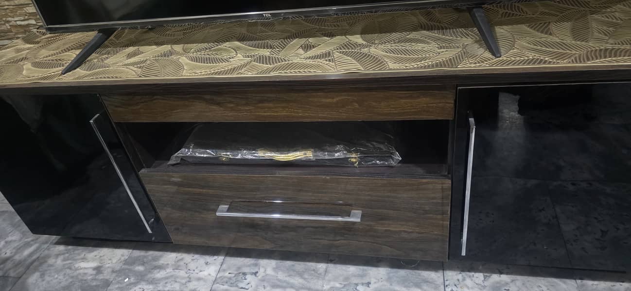 Imported Console/ LED Table 1