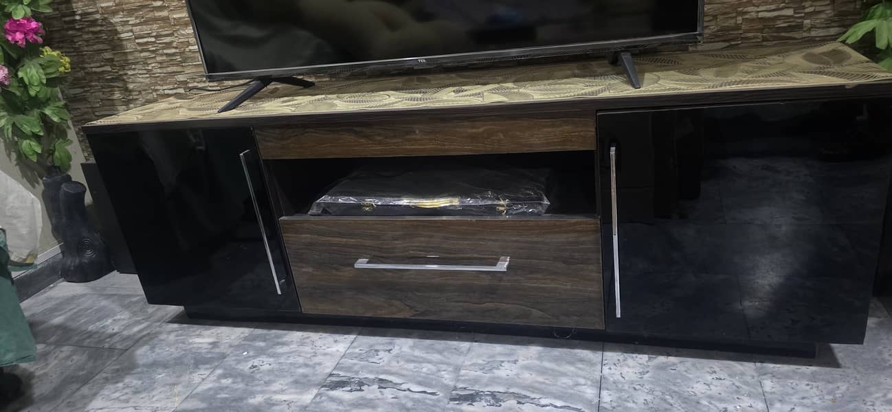 Imported Console/ LED Table 2