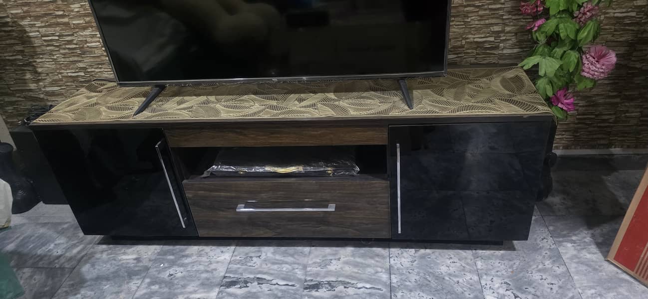 Imported Console/ LED Table 4