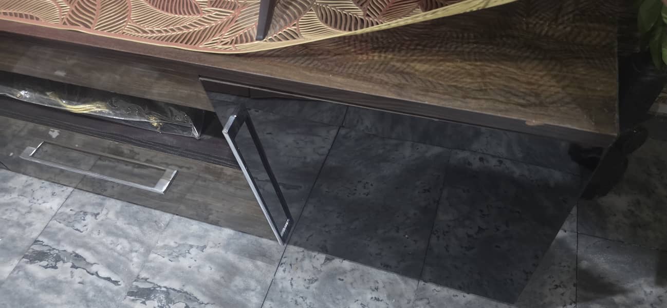 Imported Console/ LED Table 5