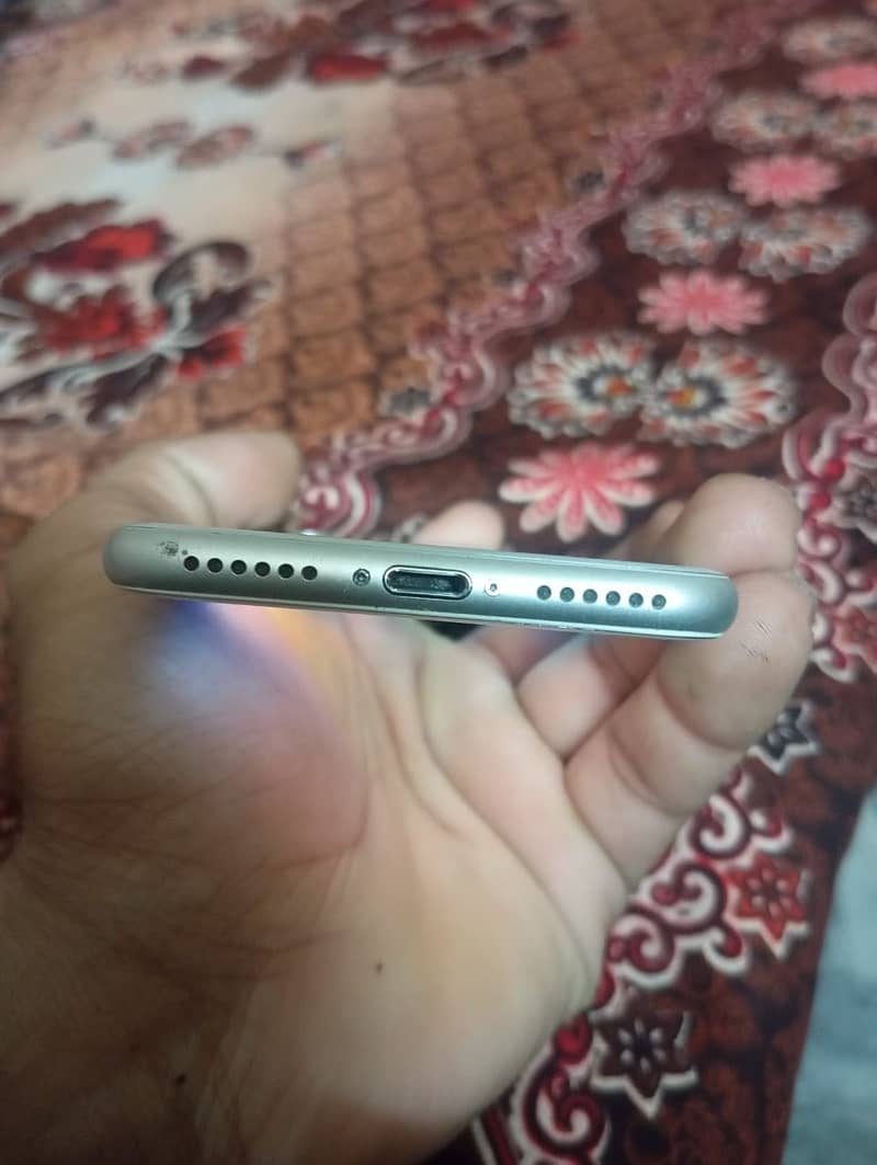 Apple iPhone 8 5