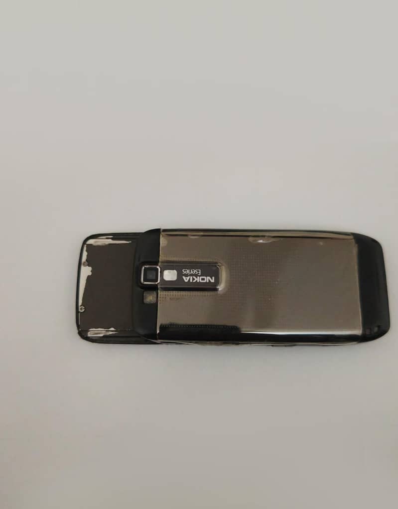 Nokia E66 1