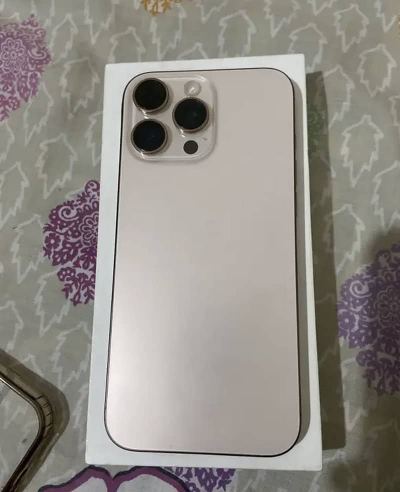 Apple iPhone 16 Pro 0