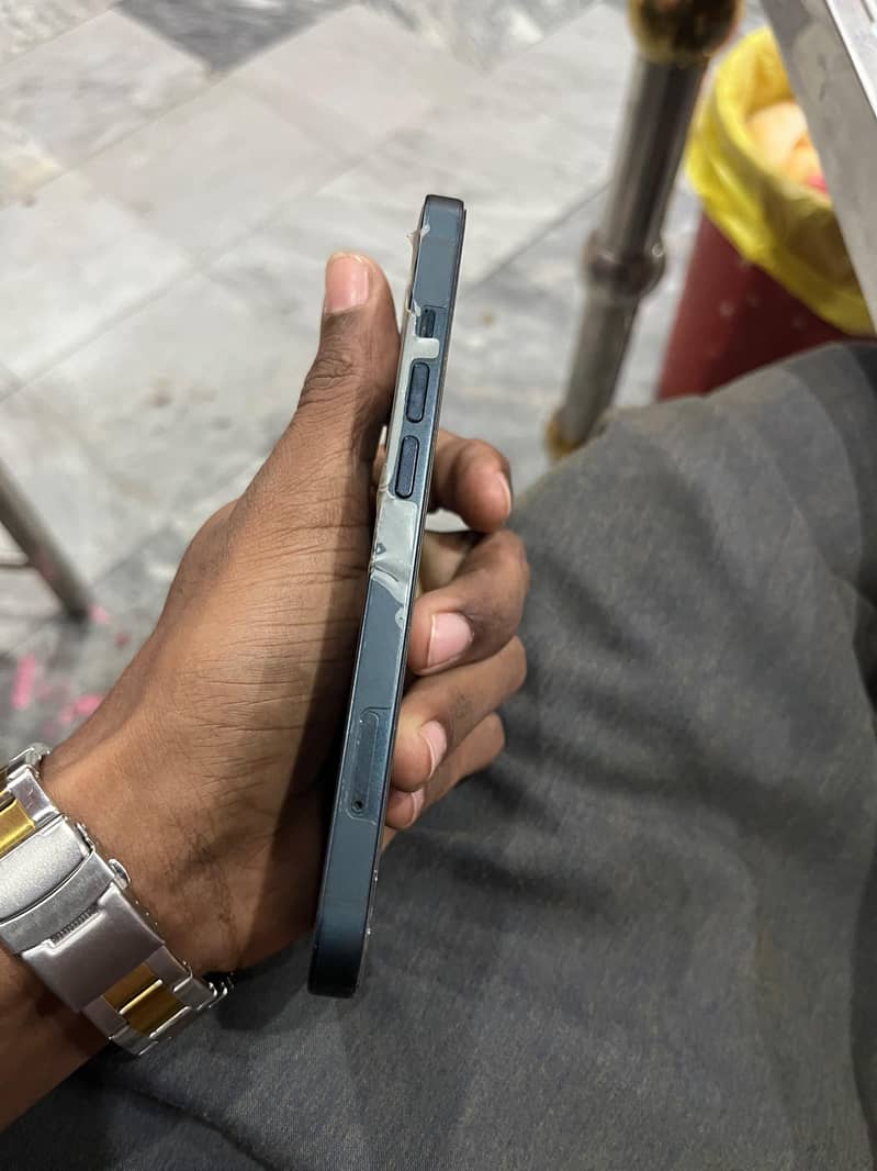 Apple iPhone 13 2