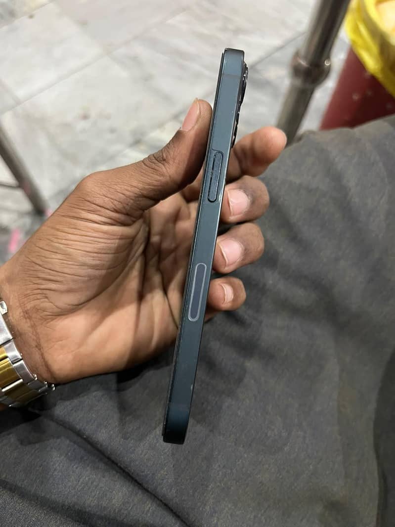 Apple iPhone 13 3