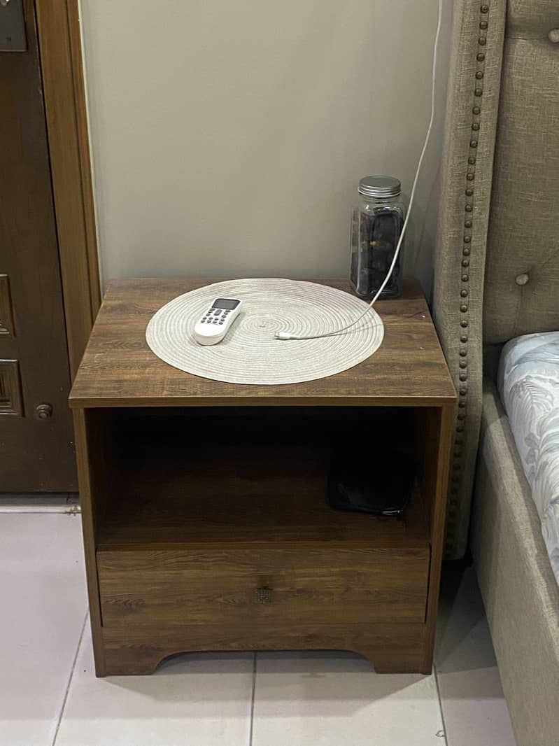 Bed with 2 side table 2