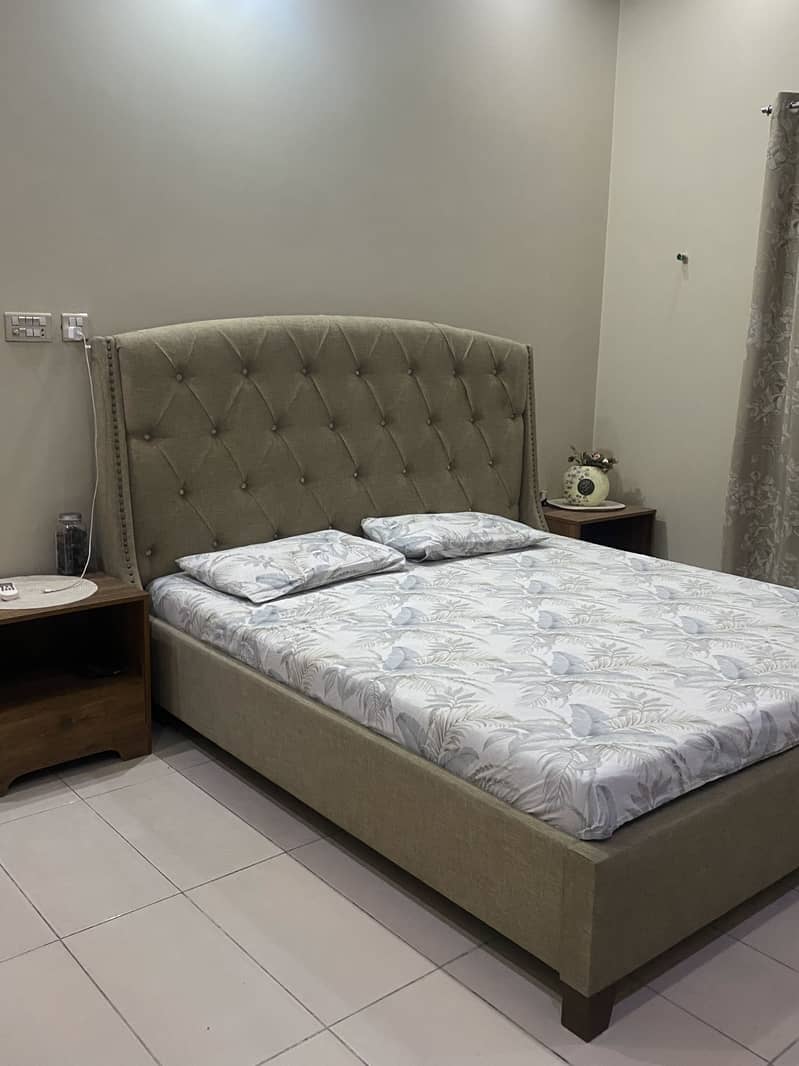 Bed with 2 side table 3
