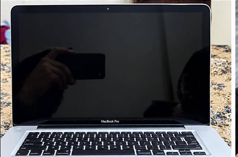 MacBook pro new condition 1