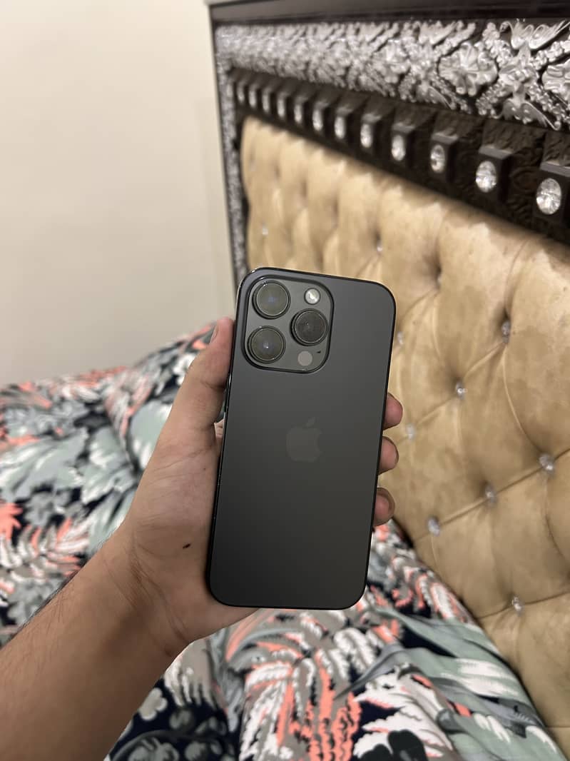 Apple iPhone 14 Pro 1