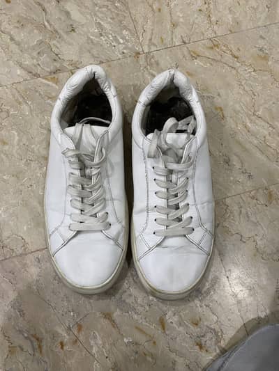Sneaker shoes for men