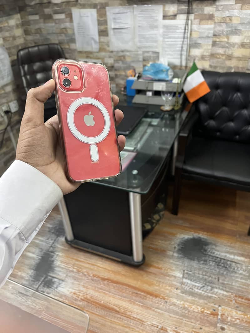 Apple iPhone 12 4