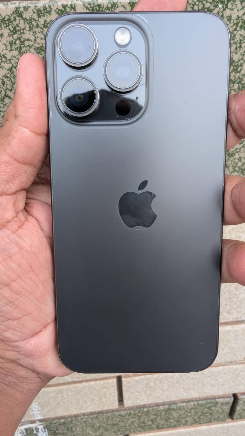 Apple iPhone 15 Pro Max 1