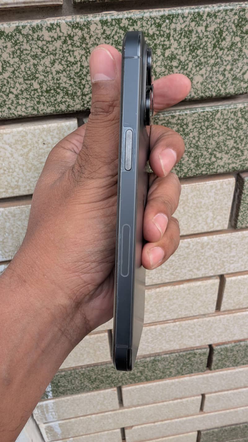 Apple iPhone 15 Pro Max 2