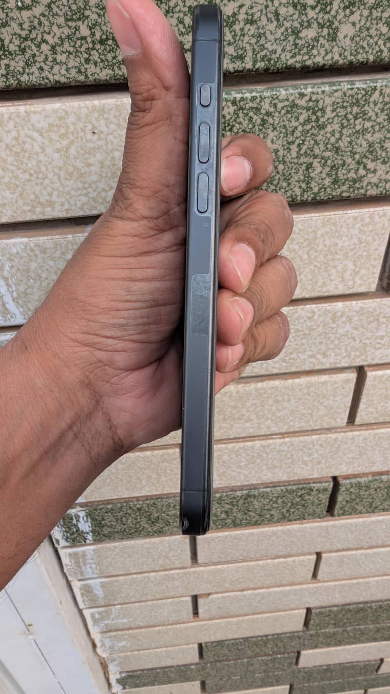 Apple iPhone 15 Pro Max 4