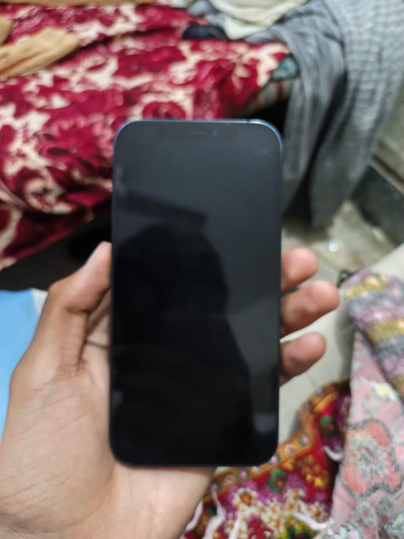 Apple iPhone 12 4