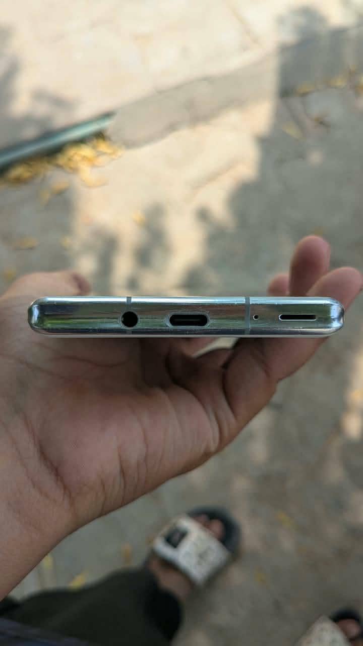 Sharp Aquos Sense7 plus 2