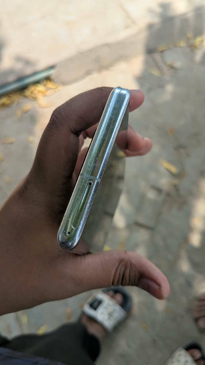 Sharp Aquos Sense7 plus 3