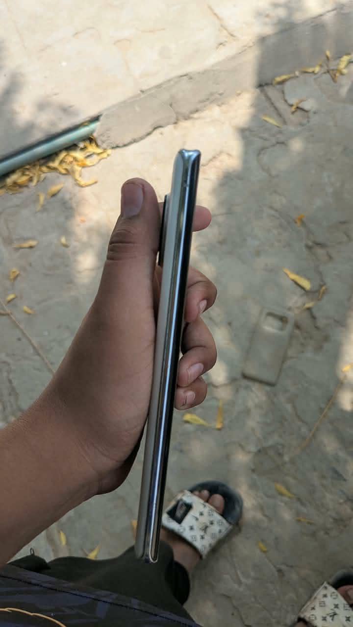 Sharp Aquos Sense7 plus 4