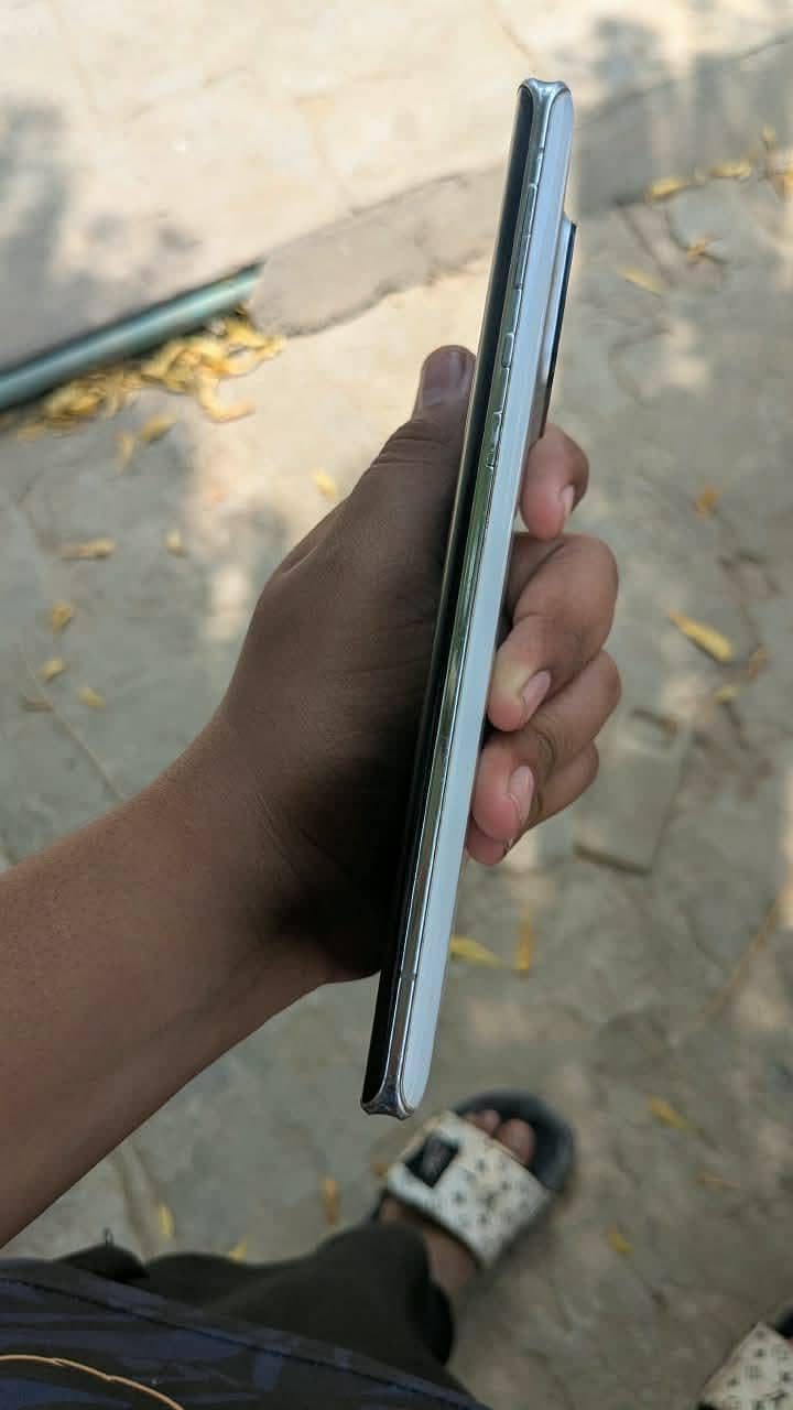 Sharp Aquos Sense7 plus 5