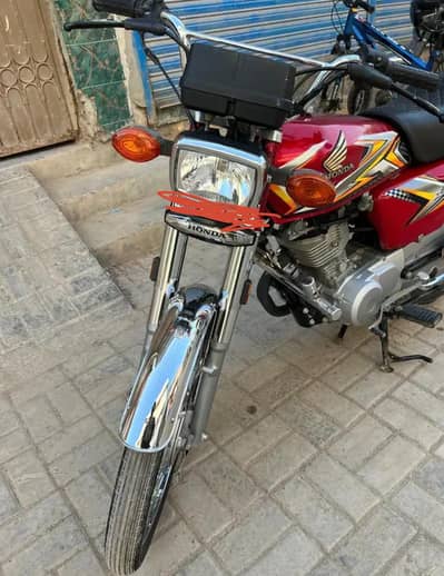 Honda 125 Model 25k all things Original one hand use  condition 10/9