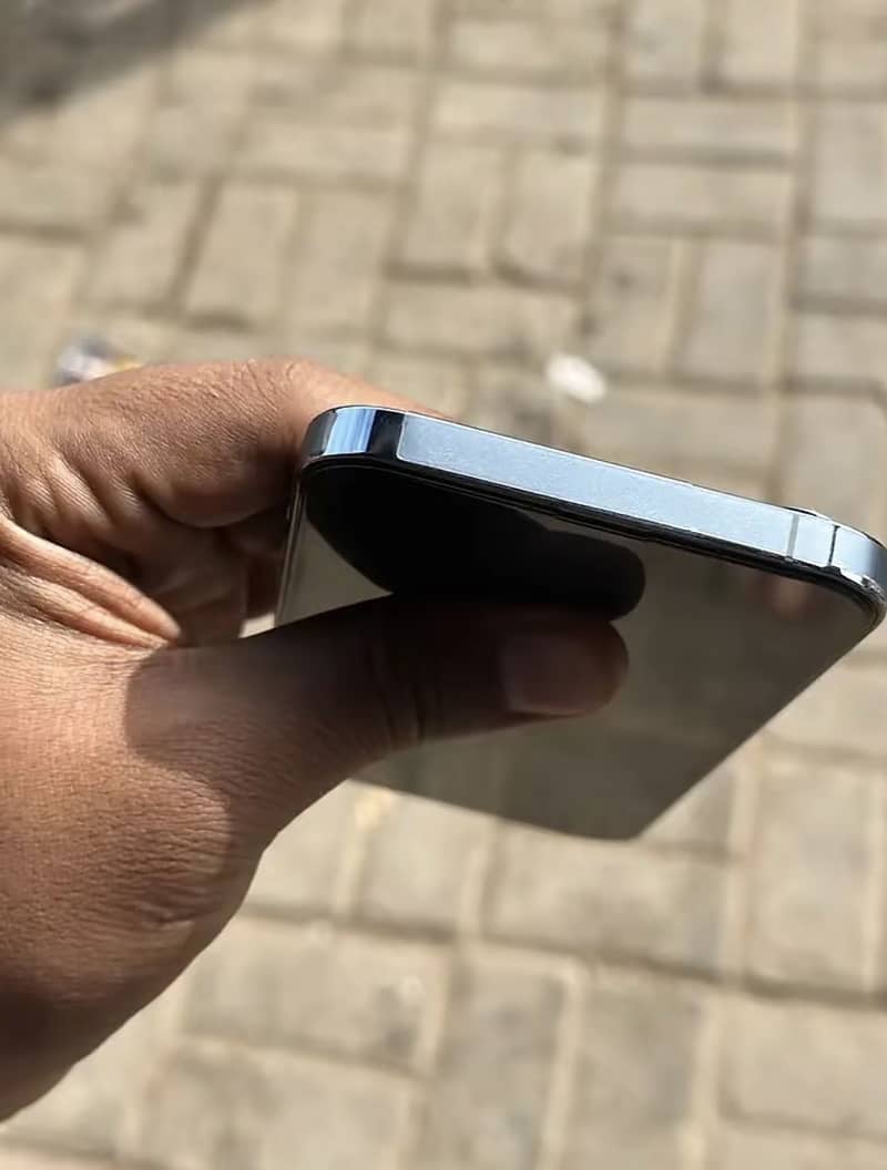 Apple iPhone 13 Pro Max 1