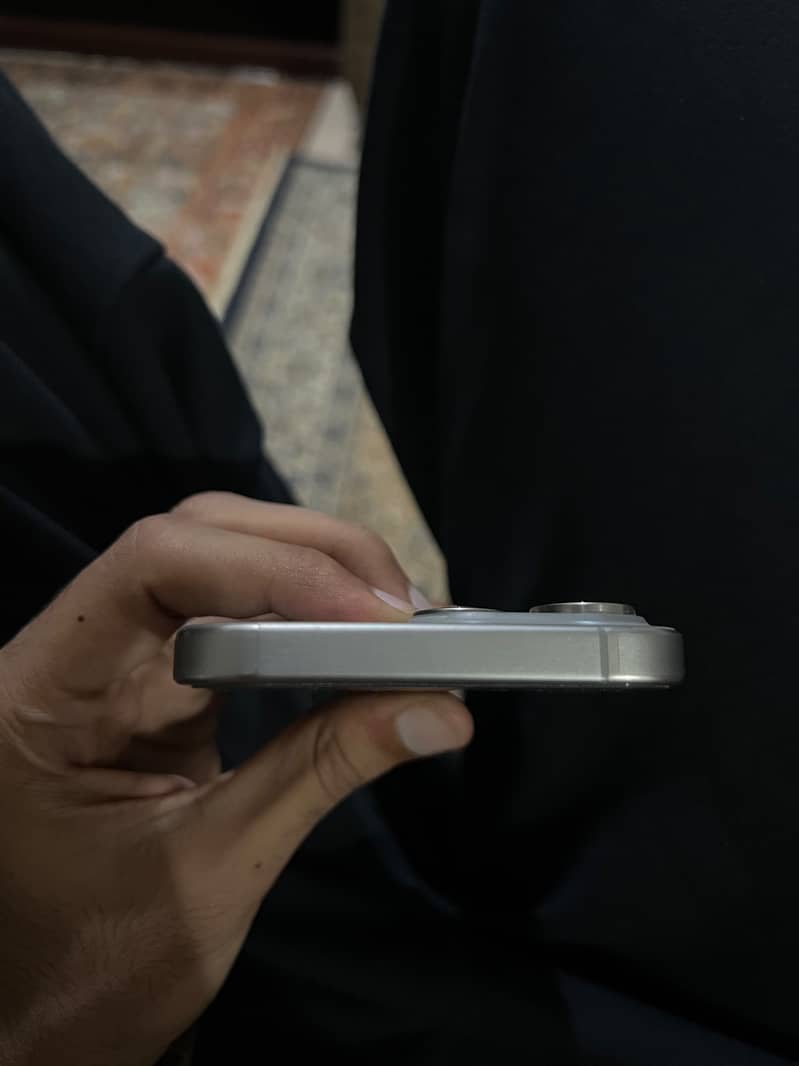 Apple iPhone 15 Pro Max 2