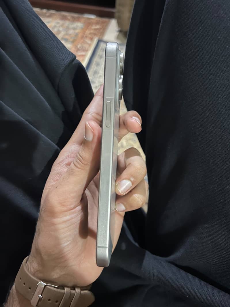Apple iPhone 15 Pro Max 3