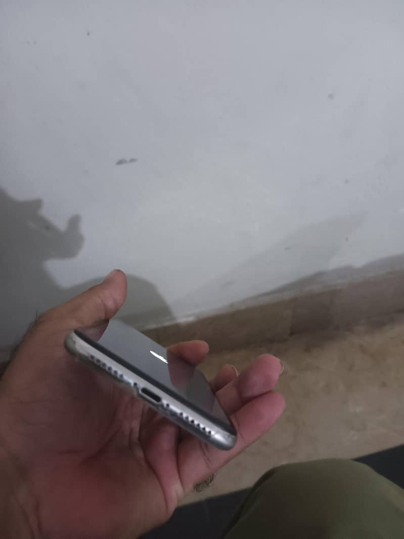Apple iPhone X 3
