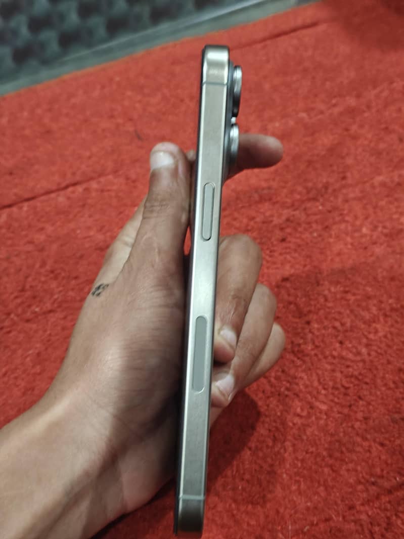 Apple iPhone 15 Pro Max 2