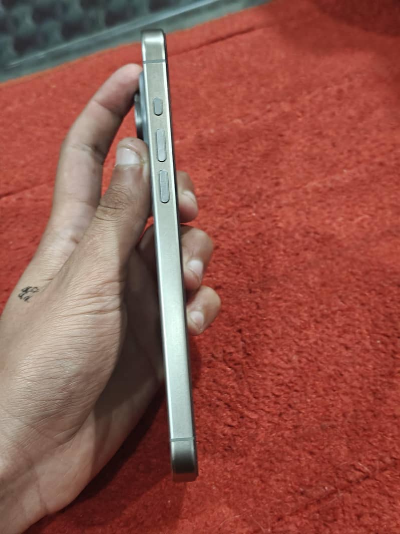 Apple iPhone 15 Pro Max 3