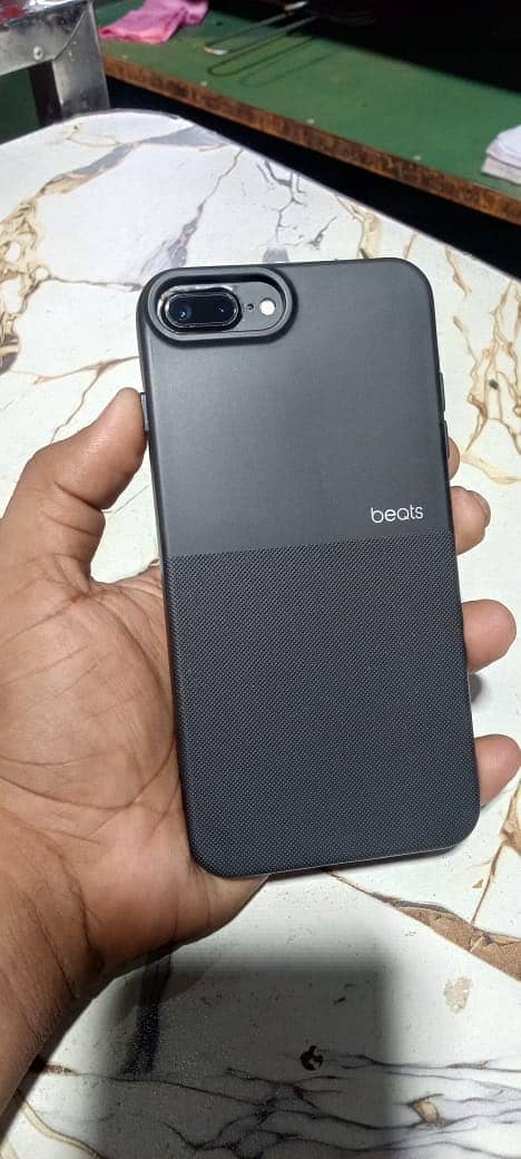 Apple iPhone 7 Plus 0