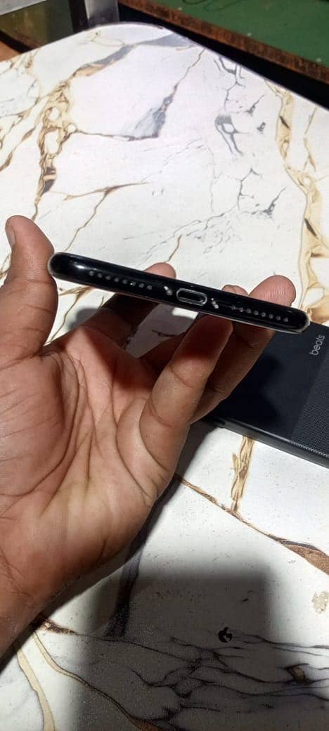 Apple iPhone 7 Plus 6
