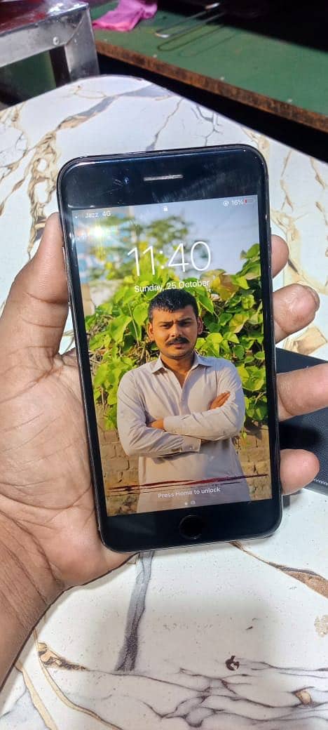 Apple iPhone 7 Plus 10