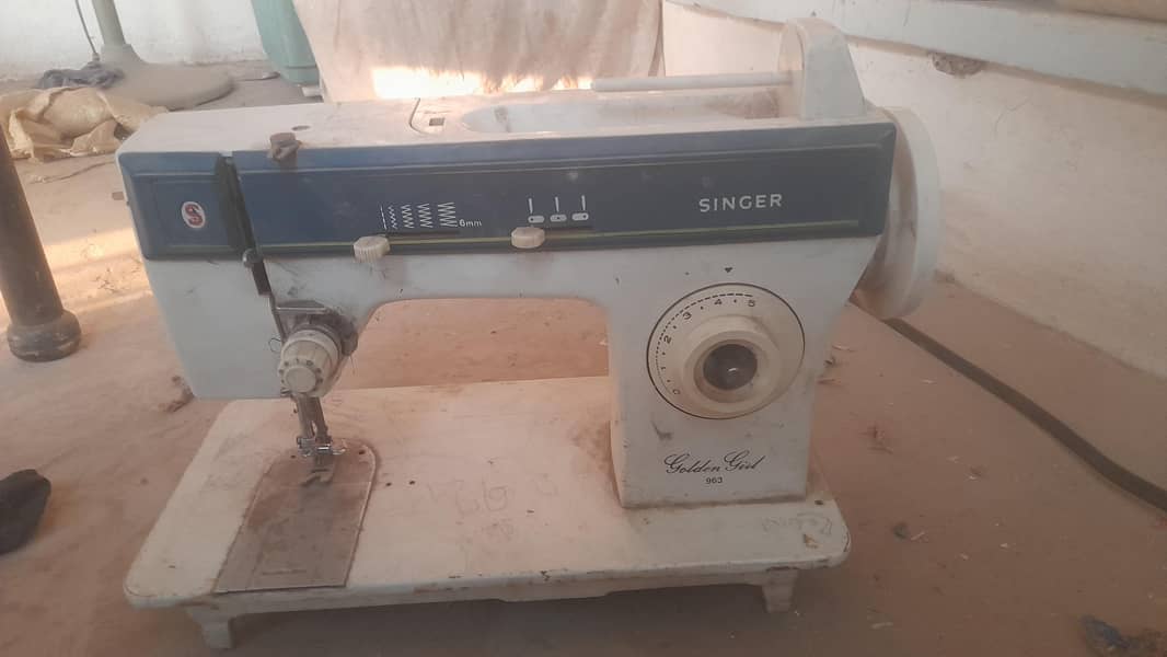 OLD SINGER  SEWING MACHINE 0
