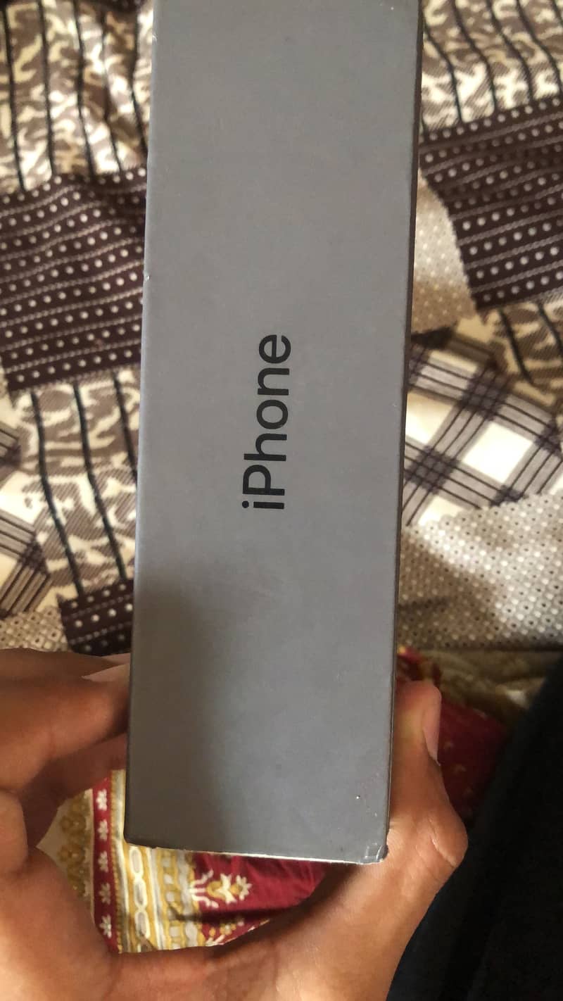 Apple iPhone 8 0