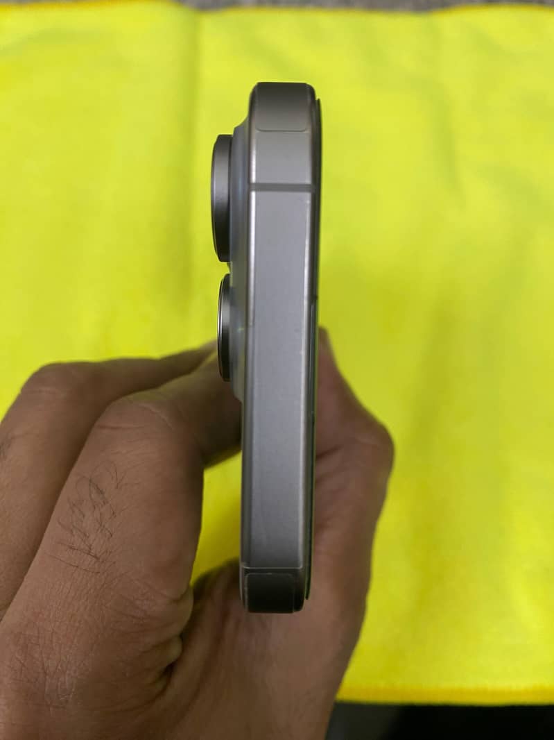 Apple iPhone 15 Pro 1