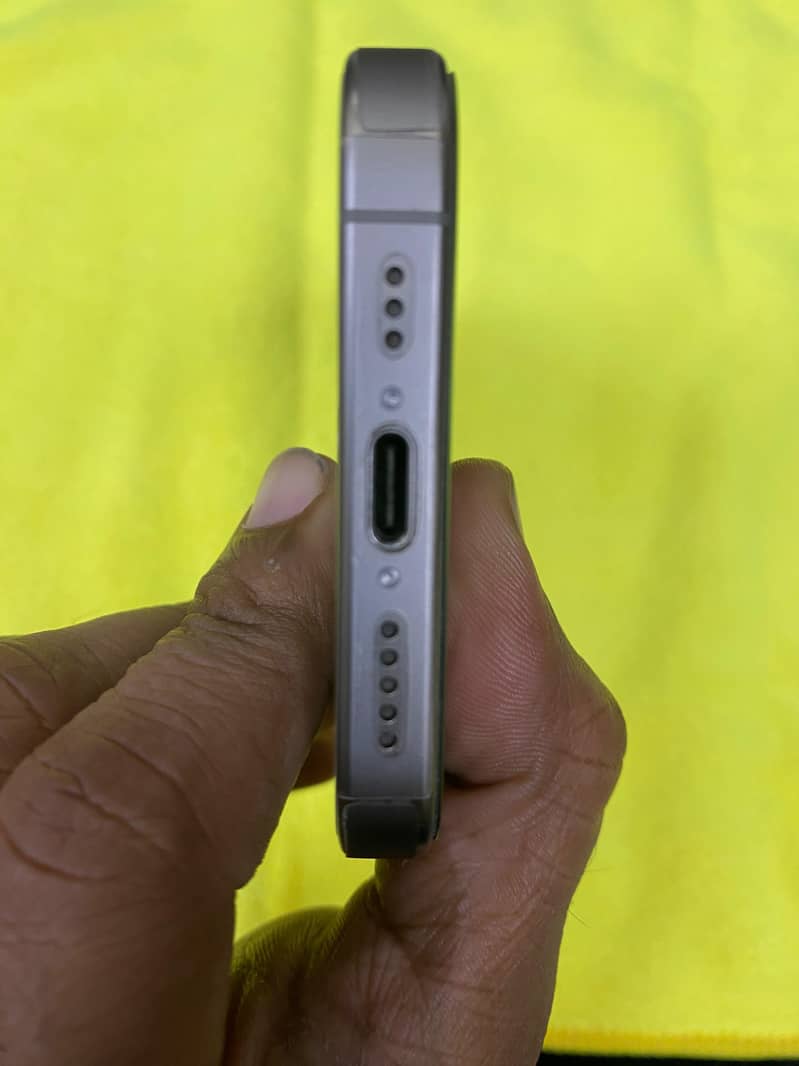 Apple iPhone 15 Pro 2