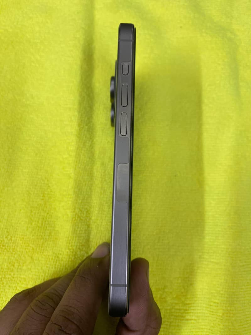 Apple iPhone 15 Pro 3